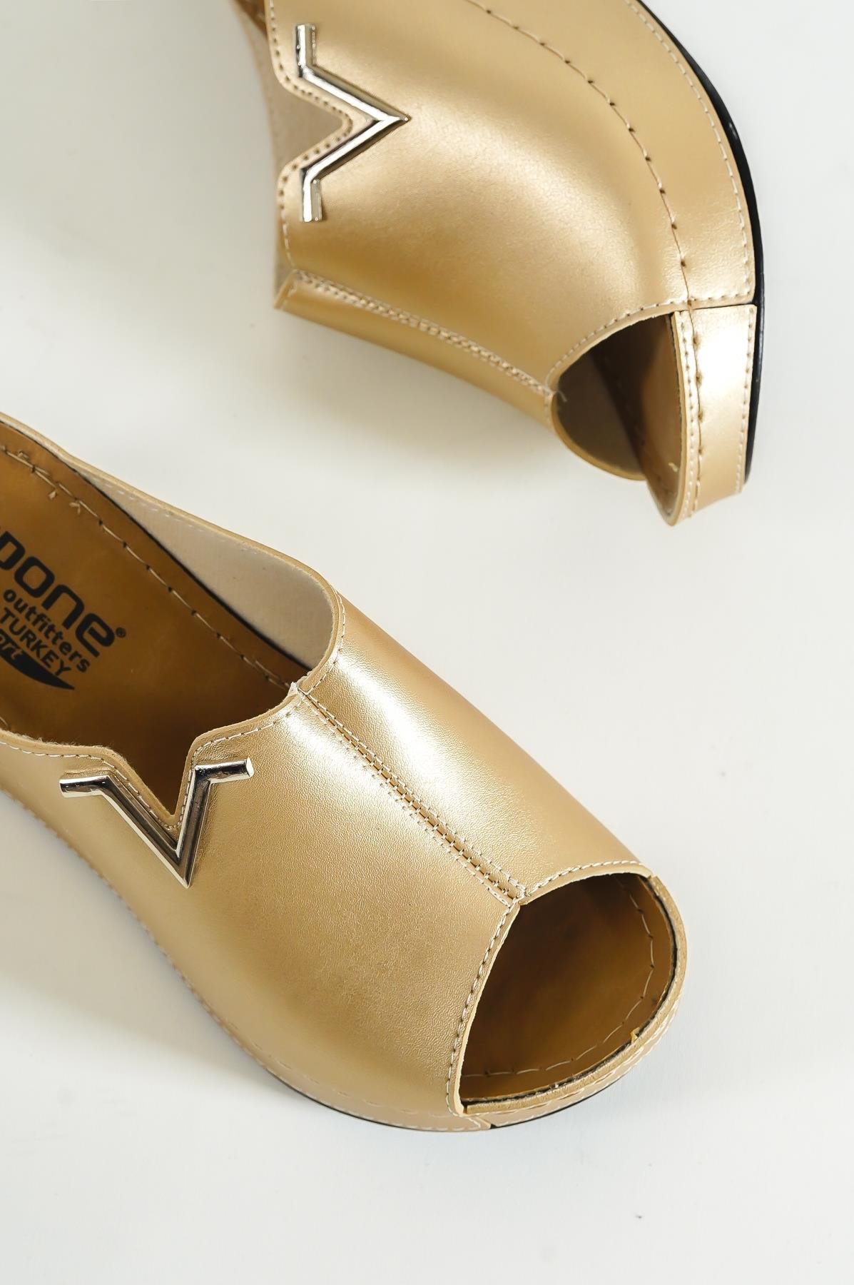 Free clip gold slipperss, Download Free clip gold slipperss png images ...