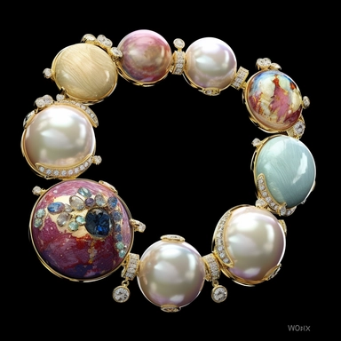 generate a clipart depicting perfect gemstone bracelet with intricate details and a lustrous surface. slender and lightweight small gemstone swarovski charms top view for product sales sophisticated urethane elasticity truly timeless elegance premium luxury AAA+ opal adularescence incorporating precious gemstone gold druzy treasure delightful expensive big very clearly baroque pearl luster organic forms gold plated fresh water pearls ornate seamless pattern photo realistic honestly reality aesth